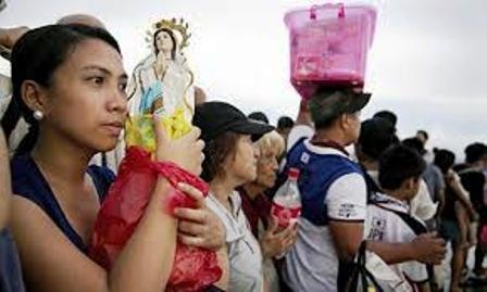 Survivors gather after Typhoon Haiyan strike Philippines.